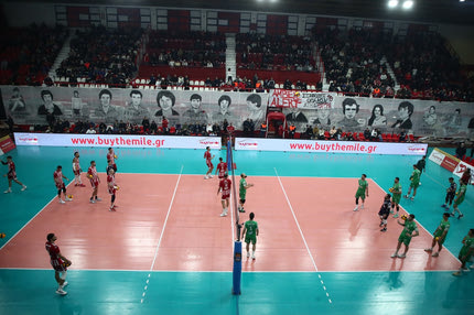 Ολυμπιακός – Παναθηναϊκός: Το πανό για τα θύματα της Θύρας 7