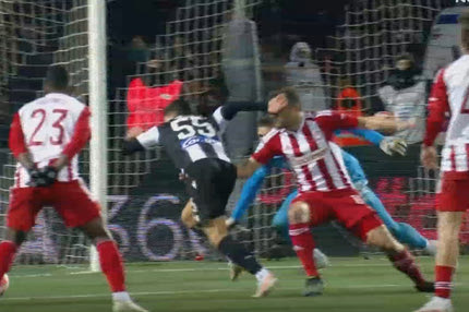 ΠΑΟΚ: “Ανατροπή του Παπασταθόπουλου στον Σοάρες, τίποτα από διαιτητή και VAR”