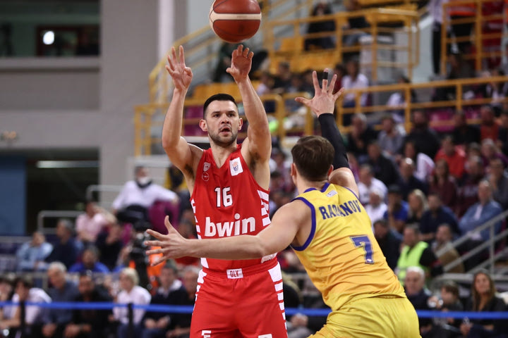 Παπανικολάου: “Μπαφές και Γκατζούλης είναι η ραχοκοκαλιά του Ολυμπιακού”