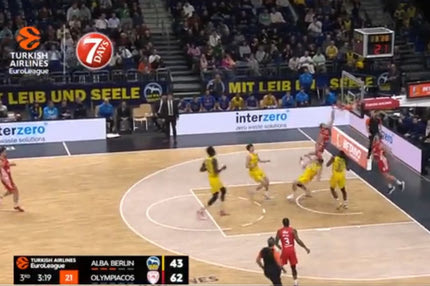 Άλμπα – Ολυμπιακός: Ο Παπανικολάου ντύθηκε ΛεΜπρόν και πήρε παραμάζωμα τον Ντέλοου