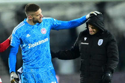 ΠΑΟΚ – Ολυμπιακός: Το πατρικό χάδι του Πασχαλάκη στον Κωνσταντέλια μετά το ντέρμπι