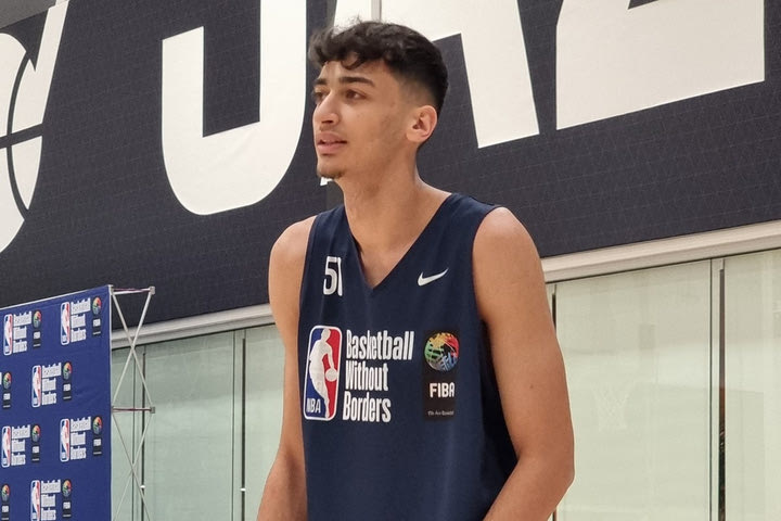 Ο Αλέξανδρος Σαμοντούροβ τεστάρει τις δυνατότητές του υπό το βλέμμα του Ντάνι Έιντζ