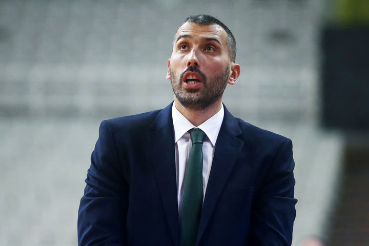 Παναθηναϊκός: Στο προπονητικό τιμ δίπλα στον Σερέλη ο Βασίλης Σίμτσακ, αποχωρούν Γιαπλές και Βόβορας