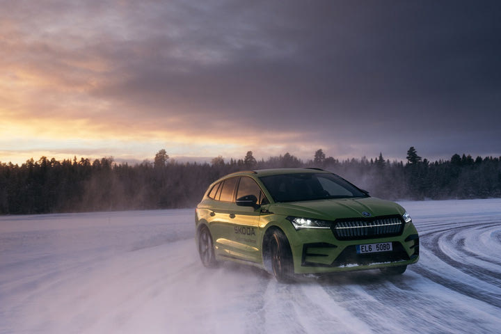 Ρεκόρ Γκίνες για το “Μεγαλύτερο σε μήκος συνεχόμενο drift στον πάγο“ από το Skoda Enyaq RS iV