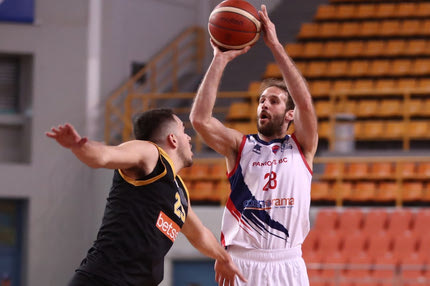 Πανιώνιος – ΑΕΚ: Ο Δημήτρης Βεργίνης έκανε σμπαράλια την άμυνα της Ένωσης με 21 πόντους σε 14’31”