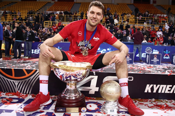 Βεζένκοβ: “Έχουμε ακόμη δύο στόχους μπροστά”