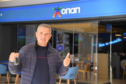 Ο μεγάλος νικητής του MundoBall παρέλαβε το νέο του αυτοκίνητο από τον ΟΠΑΠ