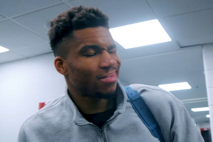 NBA, ο Γιάννης Αντετοκούνμπο έκλεισε το μάτι: “Το… έκλεψα στο τέλος το triple-double”