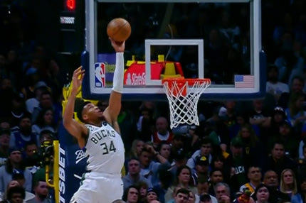 NBA: Ο Γιάννης Αντετοκούνμπο πήδηξε στον… Θεό για να πιάσει μία alley oop πάσα και να σκοράρει