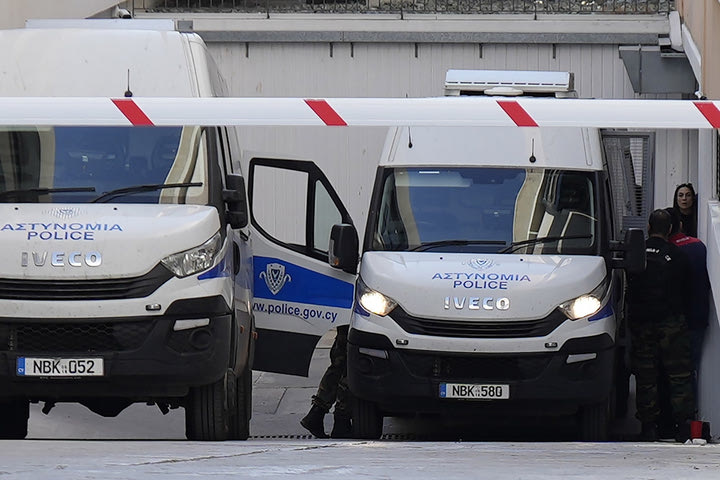 Σε κρίσιμη κατάσταση οπαδός της Γουέστ Χαμ στην Κύπρο, έπεσε έξω από το βαν στο οποίο επέβαινε
