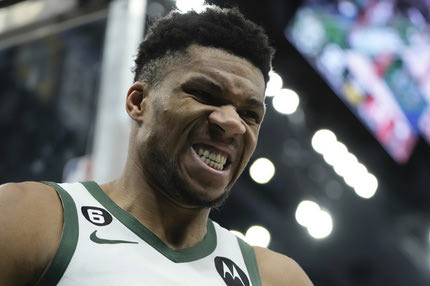 Ο Γιάννης Αντετοκούνμπο έχασε για μία ασίστ το triple-double από το πρώτο μέρος του Πέισερς – Μπακς