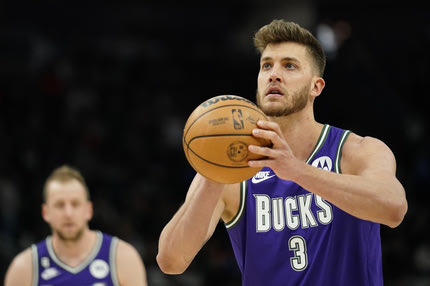 Οι Μιλγουόκι Μπακς κράτησαν τον Μέγερς Λέοναρντ έως το τέλος της σεζόν