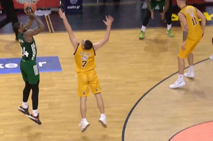 ΑΕΚ – Παναθηναϊκός: Οι χαμένες βολές του Γκριγκόνις και το άστοχο τρίποντο του Ντουέιν Μπέικον στην τελευταία κατοχή των πρασίνων