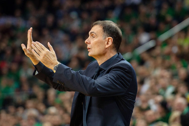 Ο Μπαρτζώκας εξήγησε τι ζήτησε στο timeout πριν από το καλάθι του Βεζένκοβ στο Κάουνας