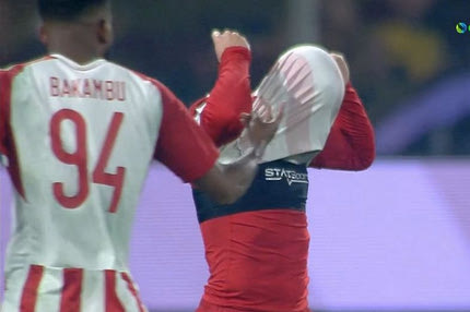 ΑΕΚ – Ολυμπιακός: Αποβλήθηκε ο Μπιέλ με δεύτερη κίτρινη στο 70′, με 10 παίκτες οι ερυθρόλευκοι