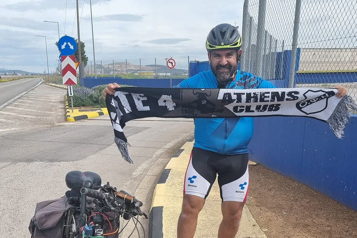 Ο ποδηλάτης οπαδός του ΟΦΗ στο SPORT24: “Πολύ όμορφο να  κάνεις αυτή την προσπάθεια για την αγαπημένη σου ομάδα”