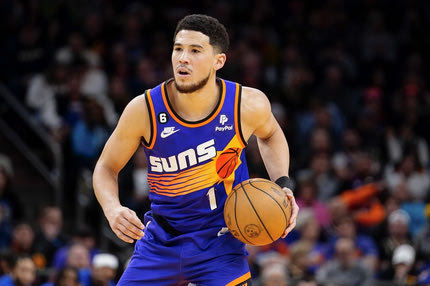 NBA: Οι Σανς διέσυραν με 125-105 τους Σίξερς με ηγέτη τον Μπούκερ