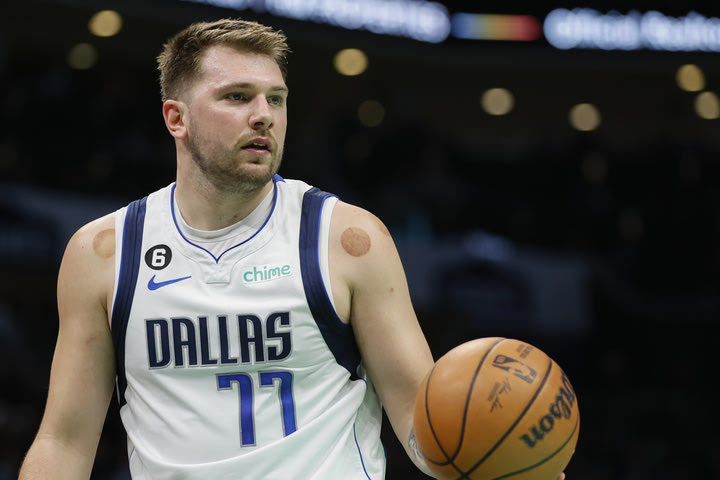 NBA, Χόρνετς – Μάβερικς 110-104: Χειρότερα δεν γίνεται για την παρέα του Ντόντσιτς