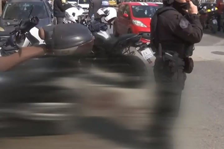 Το συγκλονιστικό VIDEO λίγο μετά την επίθεση οπαδών με μαχαίρι έξω από το Εφετείο