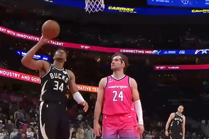 NBA, Γιάννης Αντετοκούνμπο: Κίνδυνος να ακυρώσει το NBA το triple-double κόντρα στους Γουίζαρντς λόγω του τρόπου που πήρε το 10ο ριμπάουντ του
