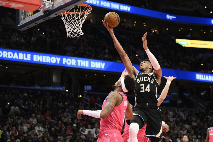 NBA, Γιάννης Αντετοκούνμπο: Τα highlights από το triple-double του κόντρα στους Γουίζαρντς