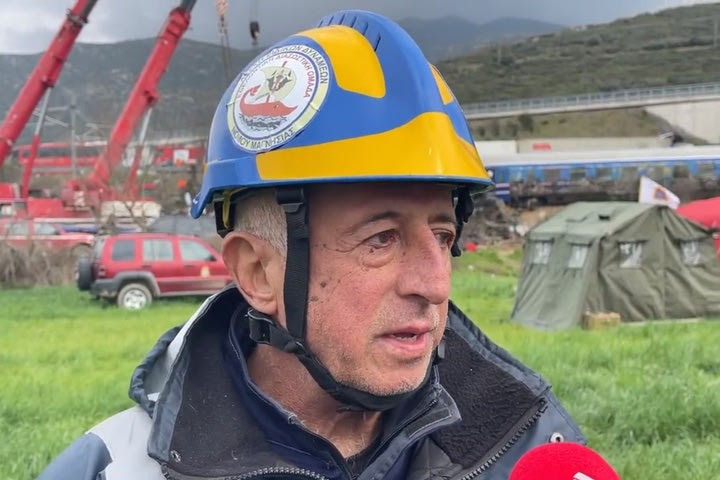 Συγκλονίζει ο διασώστης στην κάμερα του NEWS 24/7: “Δεν θέλω να γίνω μάντης κακών, αλλά ο αριθμός των νεκρών θα αυξηθεί”