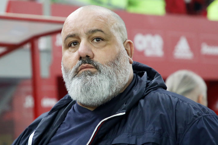 Έξαλλος ο Καραπαπάς με την απουσία του Φρόιντφελντ από την τηλεδιάσκεψη της ΚΕΔ: “Παίρνει 15.000 το μήνα αυτό το φάντασμα για να κάθεται σε ένα τροχόσπιτο στη Σουηδία”