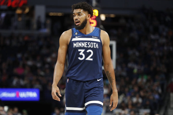 NBA: Μυθικός Τάουνς με 62 πόντους στην ήττα-φιάσκο των Γουλβς με 128-125 από τους Χόρνετς