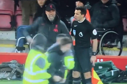 Λίβερπουλ: Συνελήφθη ο οπαδός της που εισέβαλε στο χορτάρι μετά το γκολ του Φιρμίνο κόντρα στην Γιουνάιτεντ