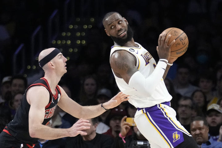 NBA, Λέικερς – Μπουλς 108-118: Ο Λεμπρόν Τζέιμς έγινε κόκκινο πανί για τους αφηνιασμένους ταύρους