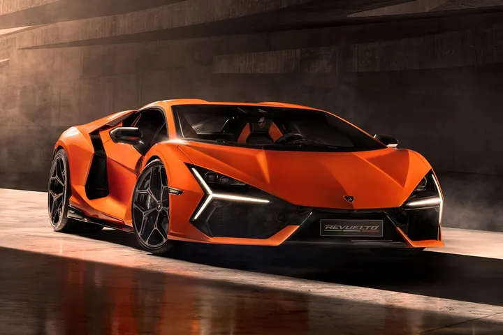 Η νέα Lamborghini Revuelto έχει έναν V12, 3 ηλεκτροκινητήρες και 1.015 ίππους
