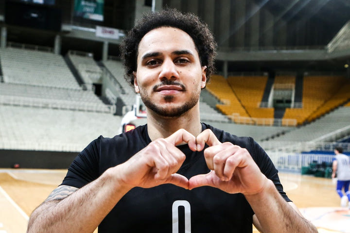 Ο Σέιν Λάρκιν αποκλειστικά στο SPORT24: “Προσεύχομαι για Έλληνες και Τούρκους, ελπίζω να ξαναβρείτε τη χαρά”