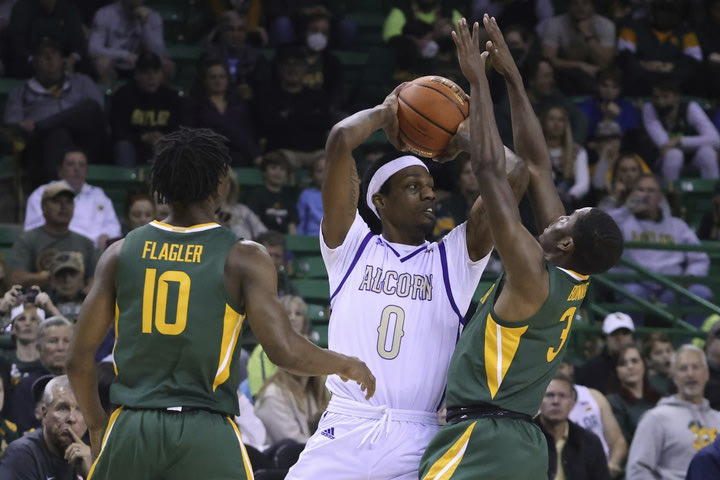 Ιωνικός μεταγραφές: Ανακοίνωσε την απόκτηση του Λενέλ Χένρι