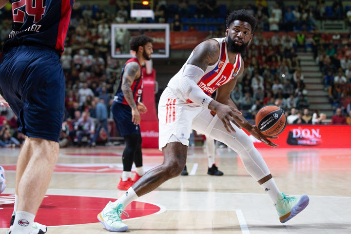 Ερυθρός Αστέρας – Μπασκόνια 74-63: Όρθιοι οι ερυθρόλευκοι στην καυτή Χάλα Πιονίρ, αγωνία για Βιλντόσα