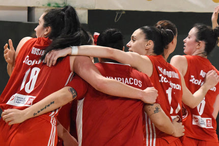 Ολυμπιακός: Οι πανηγυρισμοί στα αποδυτήρια του “Παύλος Γιαννακόπουλος και το “one more” της Άννας Σπυριδοπούλου