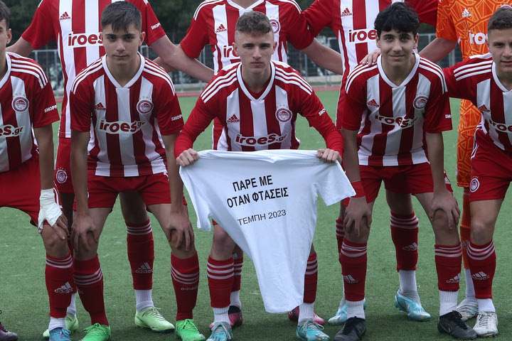 Το συγκινητικό μήνυμα των παικτών της Κ15 του Ολυμπιακού για τα Τέμπη: “Πάρε με όταν φτάσεις”