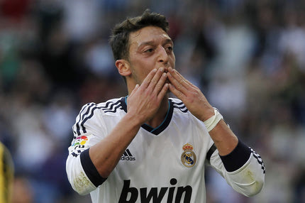 Ο Μεσούτ Οζίλ ανακοίνωσε ότι αποσύρεται από τη δράση