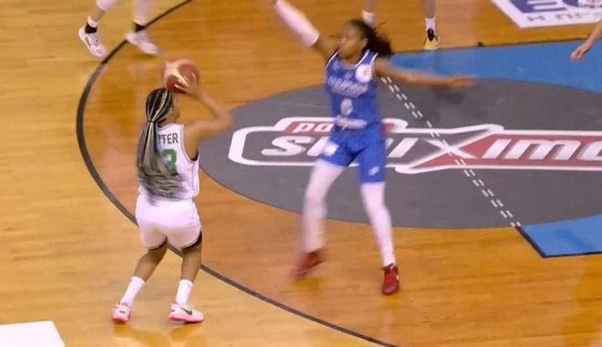 Το τρίποντο της Κάρτερ στη λήξη της τρίτης περιόδου.