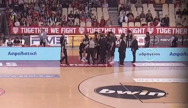 Το τάιμ-άουτ του Φώτη Τακιανού που προκάλεσε τις αποδοκιμασίες στο ΣΕΦ