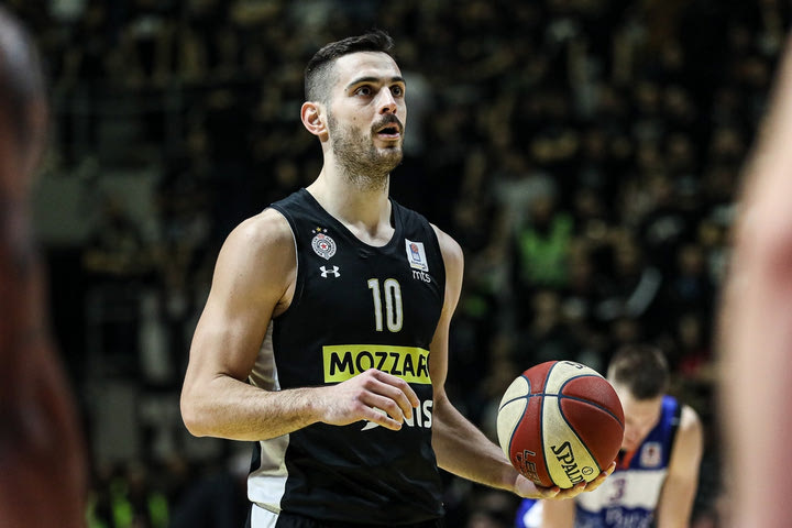 Παπαπέτρου: “Κόσμος έχασε τα παιδιά του και εμείς παίξαμε μπάσκετ”