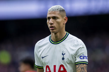 Ξέσπασε ο Ρισάρλισον κατά δημοσιογράφου: “Δεν δέχομαι να λένε για ψέματα για μένα, ζητώ συγγνώμη από τον Κόντε”