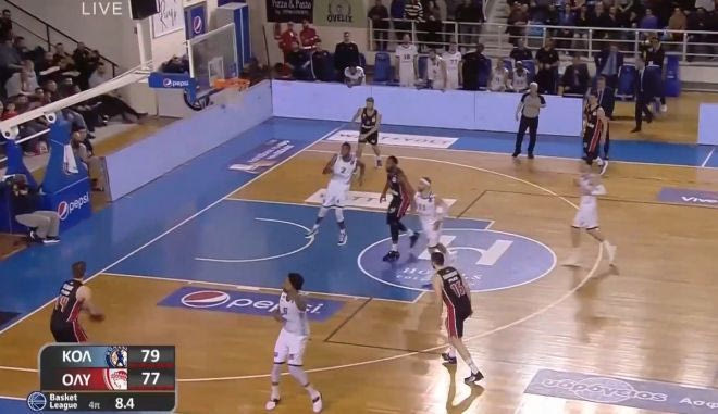Το τρίποντο του Βεζένκοβ 5,6” πριν το τέλος του αγώνα