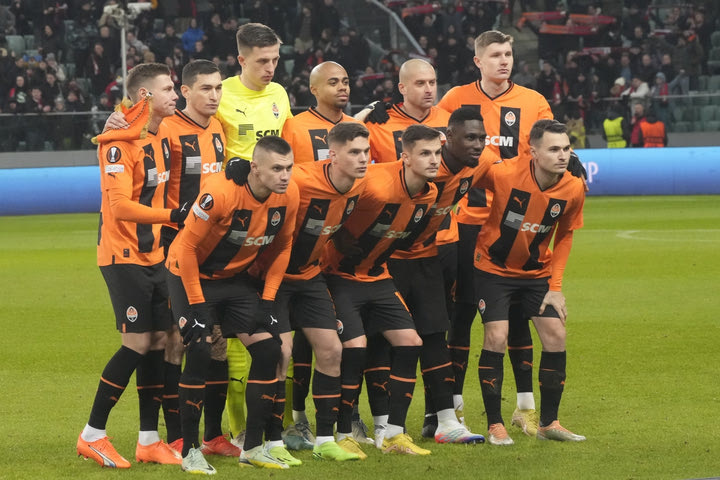 Η Σαχτάρ χρηματοδοτεί επεμβάσεις για τραυματίες στρατιώτες και βρίσκει νέες οικογένειες για ορφανά παιδιά