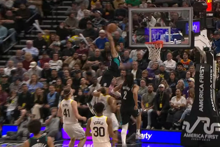 NBA: Σπουδαίος Σαρπ, πήδηξε στον… Θεό για ένα θεαματικό κάρφωμα και βρέθηκε στην κορυφή του Top-10