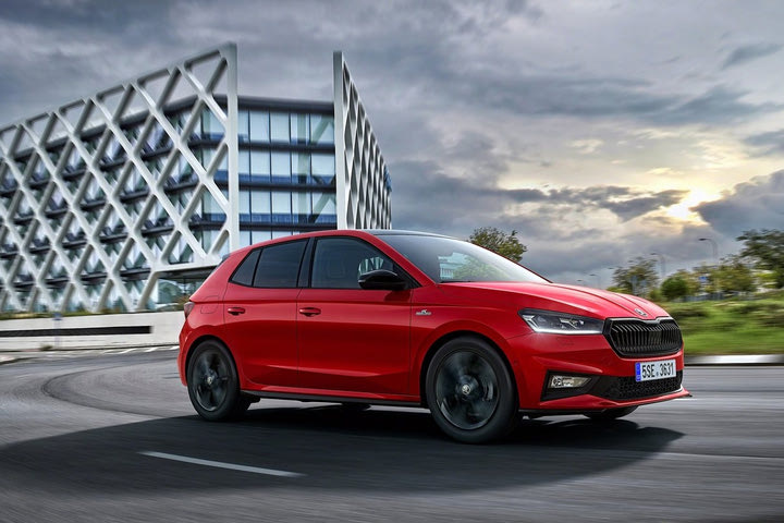 Νέο Skoda Fabia Monte Carlo με έως 150 ίππους – Δείτε τις τιμές