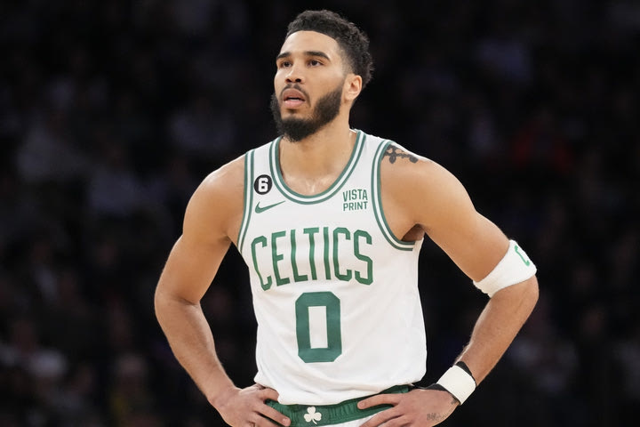 NBA, Σέλτικς – Καβαλίερς 117-113: Πρόωρο πάρτι γενεθλίων από τον Τέιτουμ