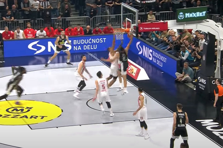 EuroLeague Top10: Το poster dunk του Έξουμ στον Μπολομπόι, τα μάτια στην πλάτη του Καμπάτσο και το Λι-Παπαγιάννης