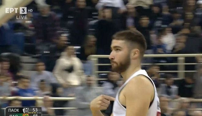Τα συνεχόμενα τρίποντα και ο πανηγυρισμός του Τσιακμά