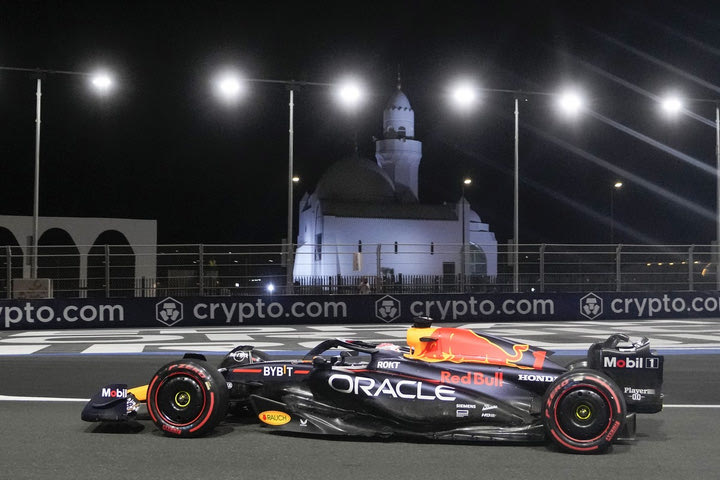 Formula 1: Στα δύο δέκατα Φερστάπεν και Αλόνσο στις βραδινές δοκιμές της Σαουδικής Αραβίας