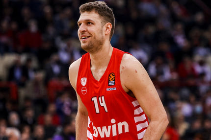 Ολυμπιακός – Παναθηναϊκός: Το Post Up του Βεζένκοβ, το Spain Pick and Roll του μαέστρου Γουόκαπ κι ο ρόλος του Μπλακ